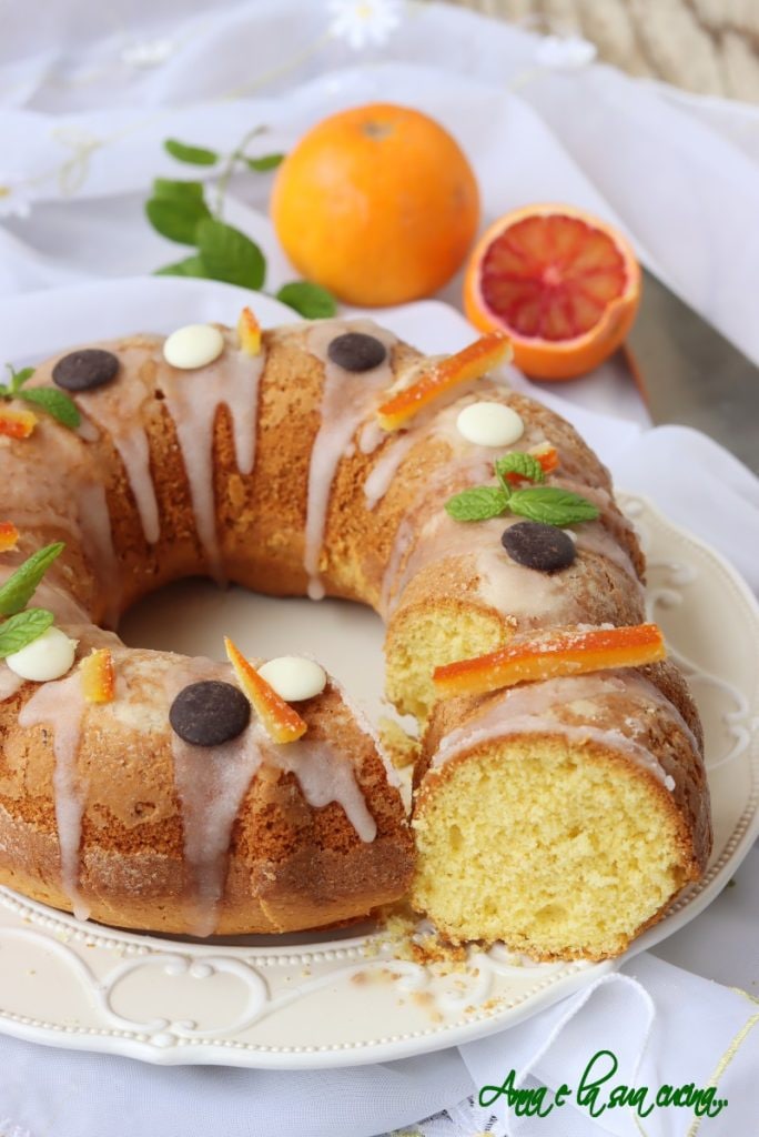 Gâteau au glaçage à l'orange sanguine