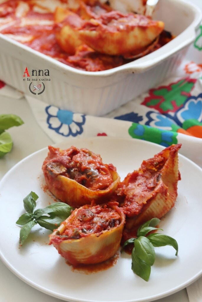 Conchiglioni farcis avec aubergines à la parmigiana