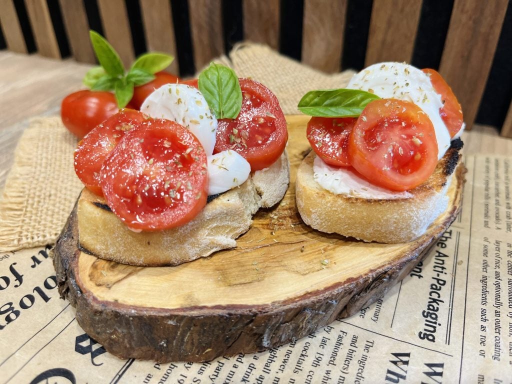 Bruschetta caprese