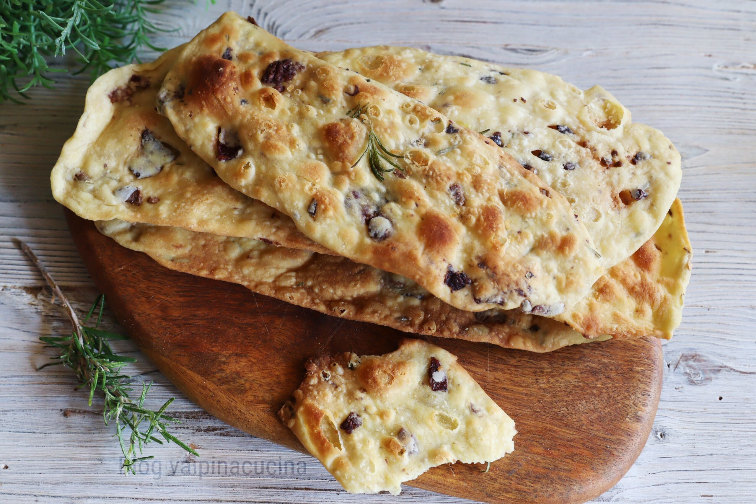 Galettes aux olives et romarin