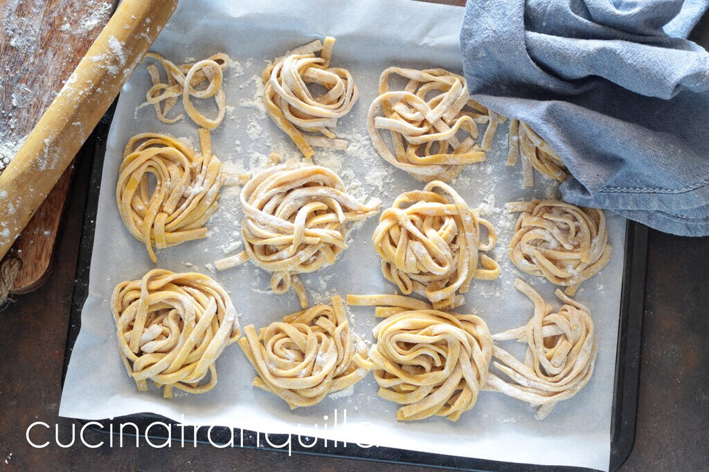 Tagliatelles aux œufs avec curcuma