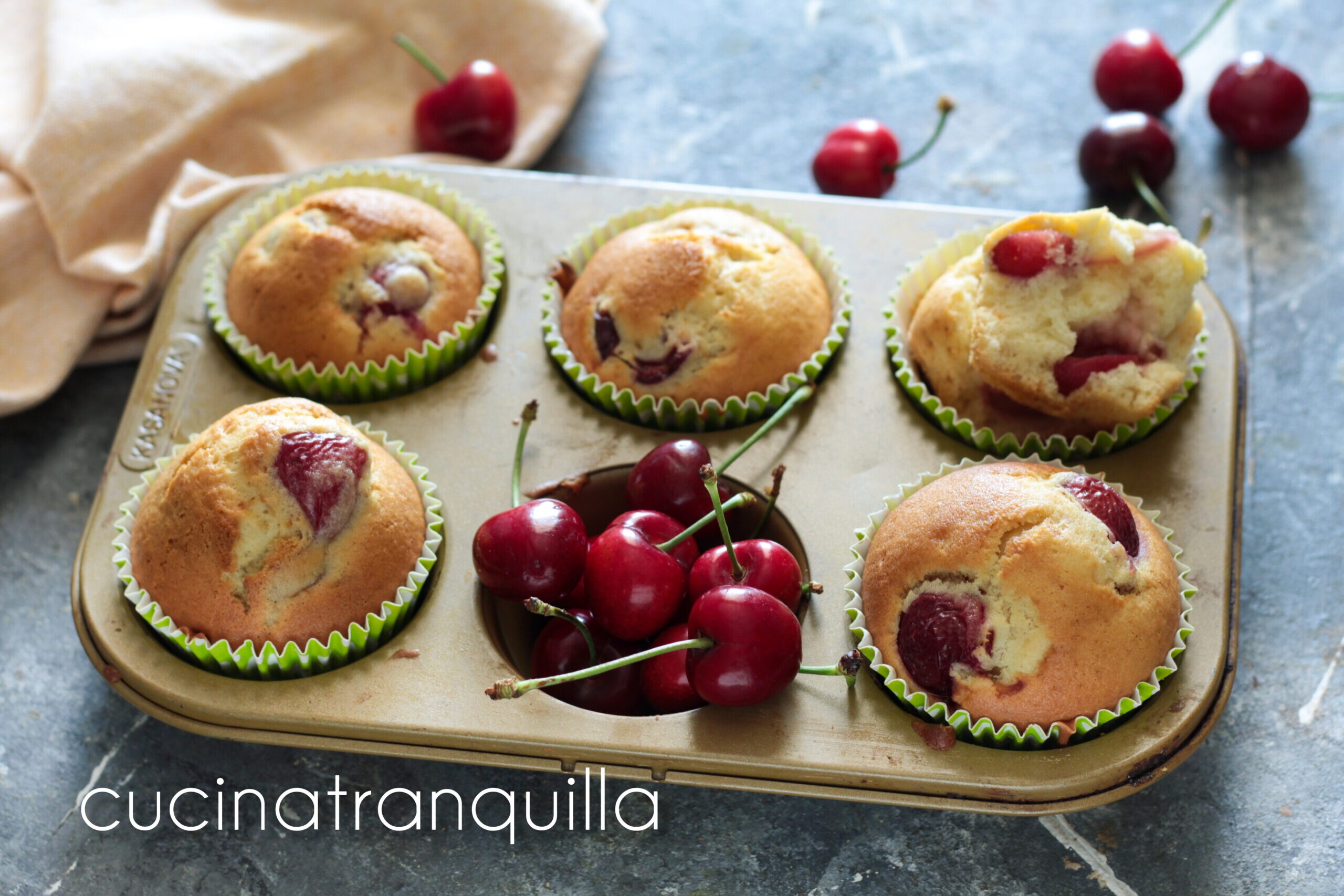 Muffins aux cerises moelleux et gourmands