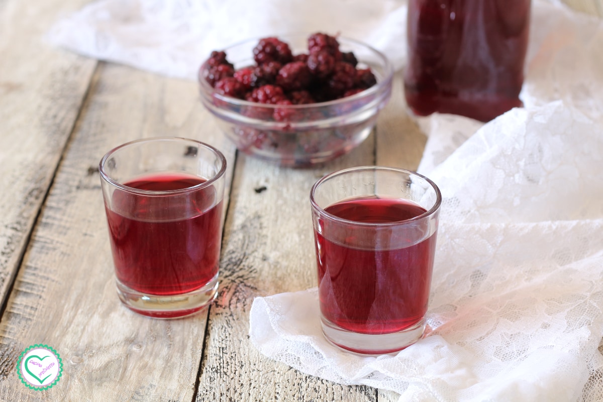 Liqueur de mûres noires