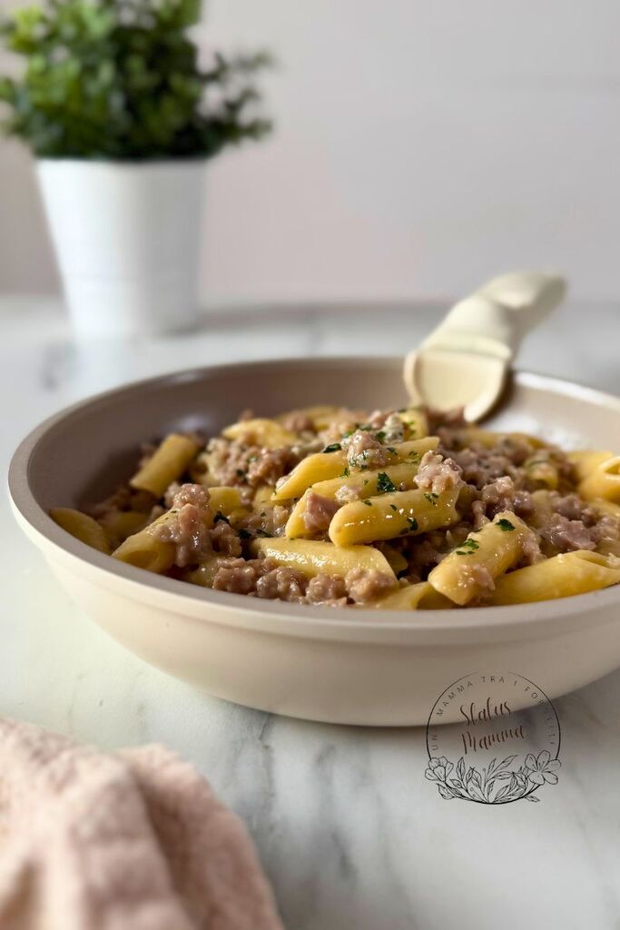 Penne avec saucisse et gorgonzola sans crème : recette simple et savoureuse