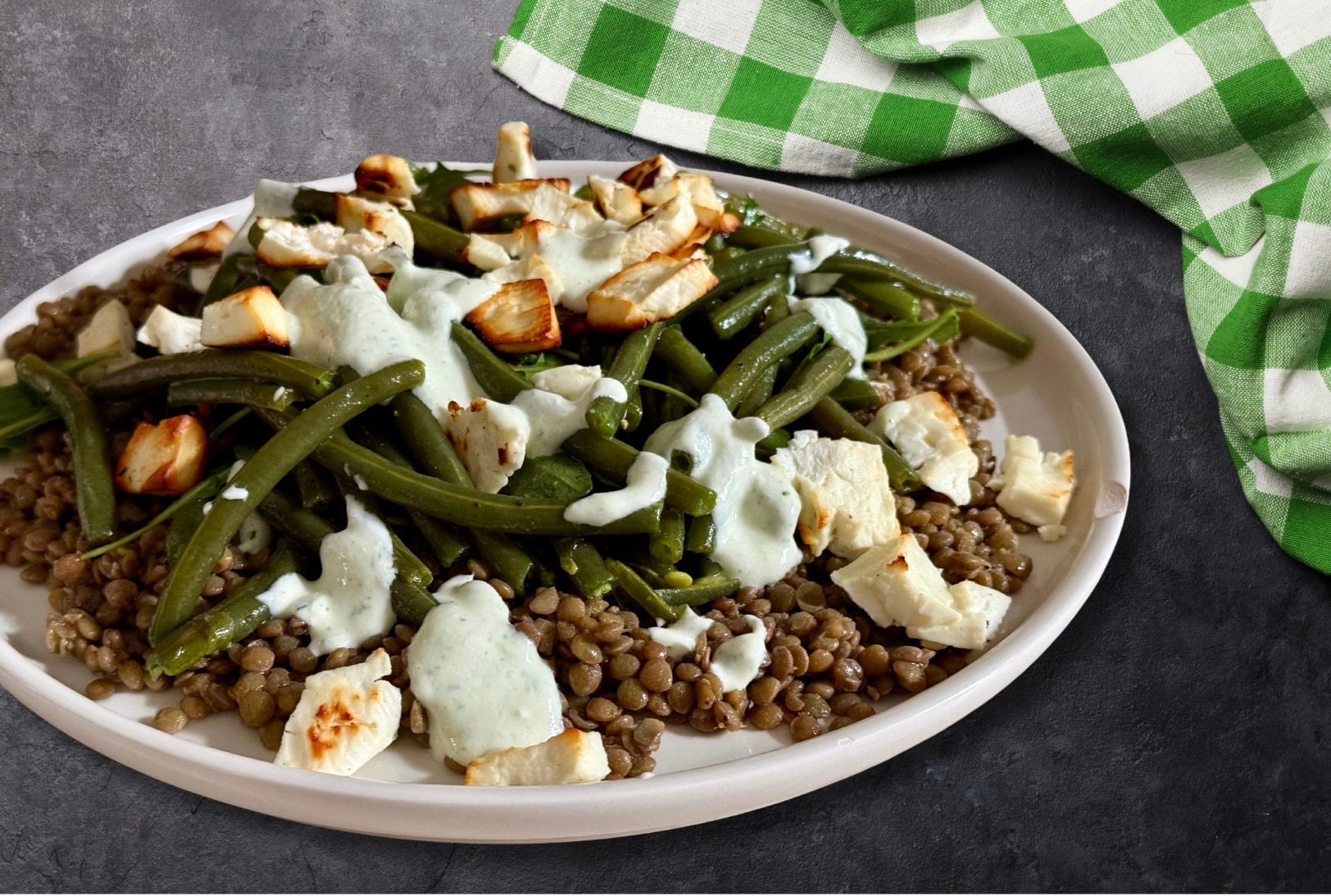 SALADE DE HARICOTS VERTS ET LENTILLES AVEC SAUCE FETA-YAOURT