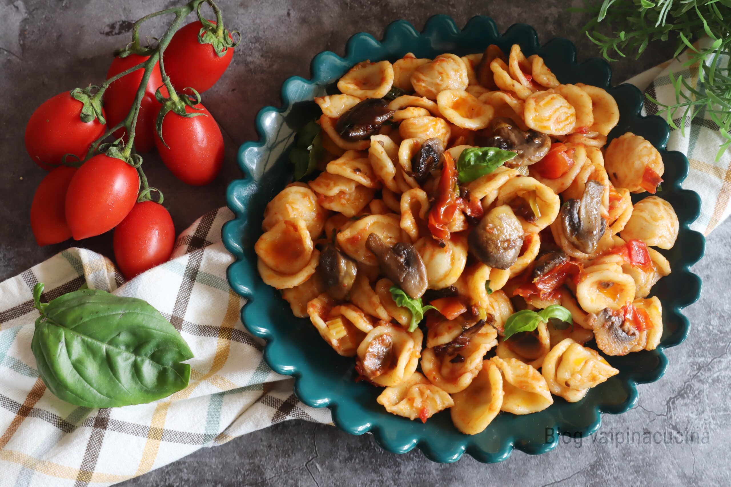 Orecchiette tomates cerises et champignons