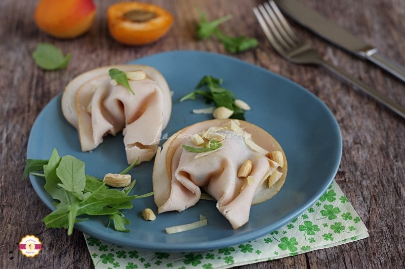 Pochettes froides de dinde sans cuisson avec fruits et amandes