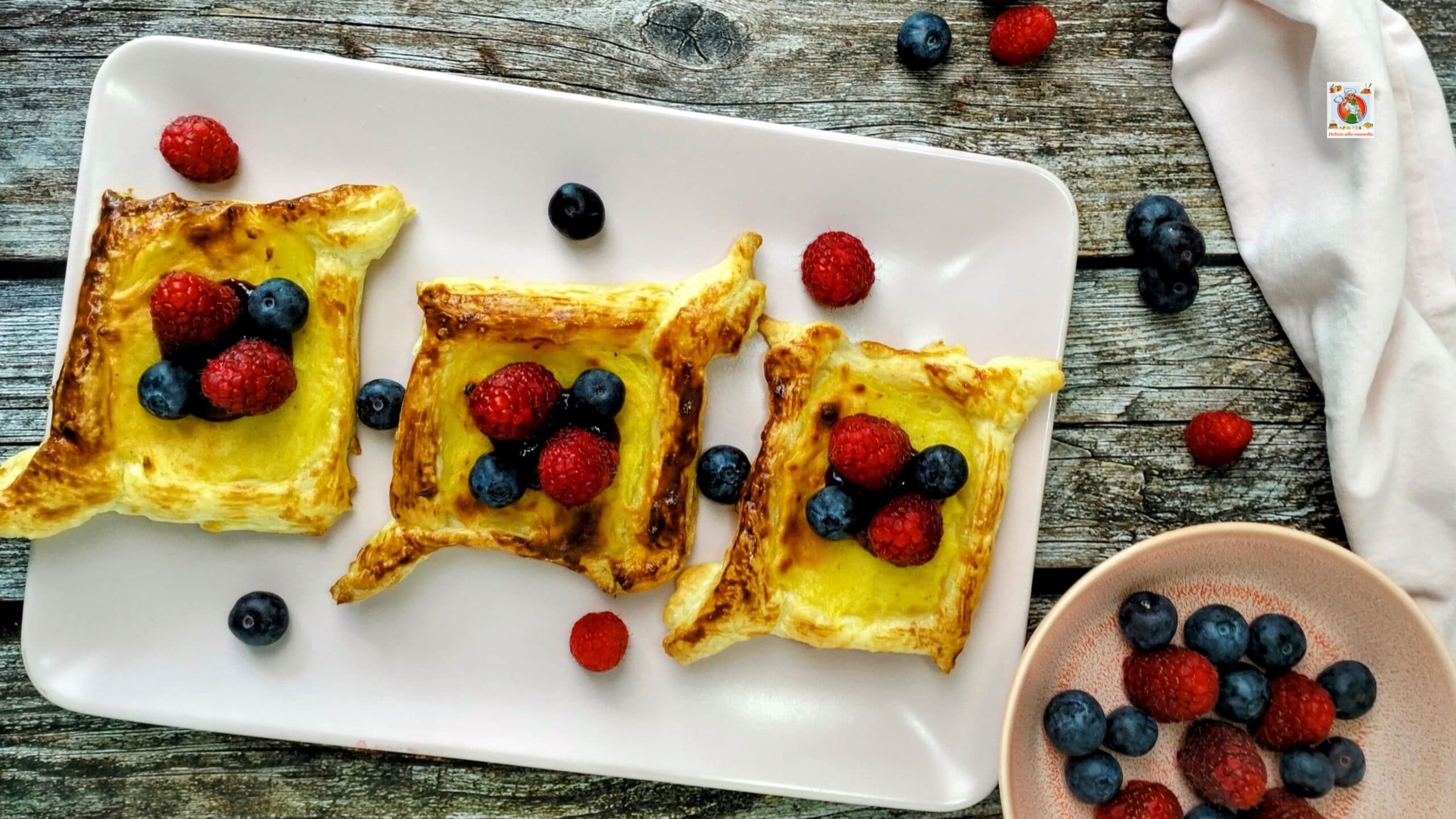 Feuilletés à la crème et aux fruits rouges : le dessert simple et gourmand parfait pour chaque occasion
