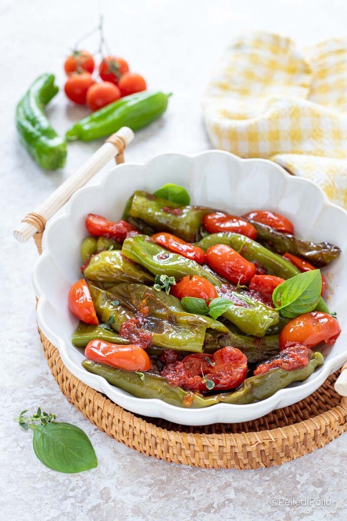 friggitelli à la tomate à la poêle