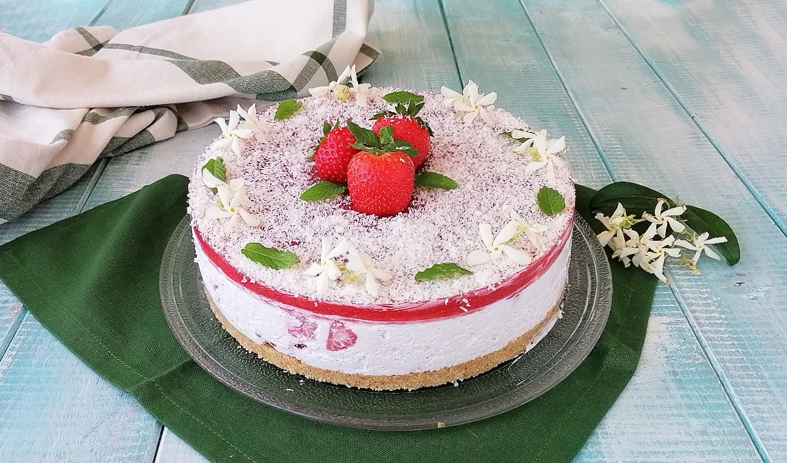 GÂTEAU FROID COCO ET FRAISES AVEC YAOURT
