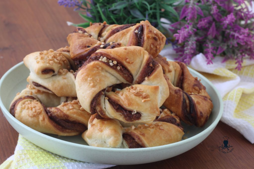 petits beignets de pâte feuilletée à la Nutella