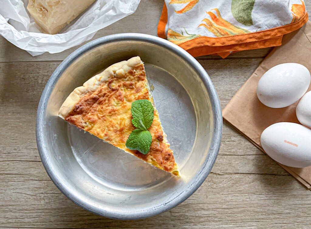 Tarte salée avec poireaux, ricotta et saucisse