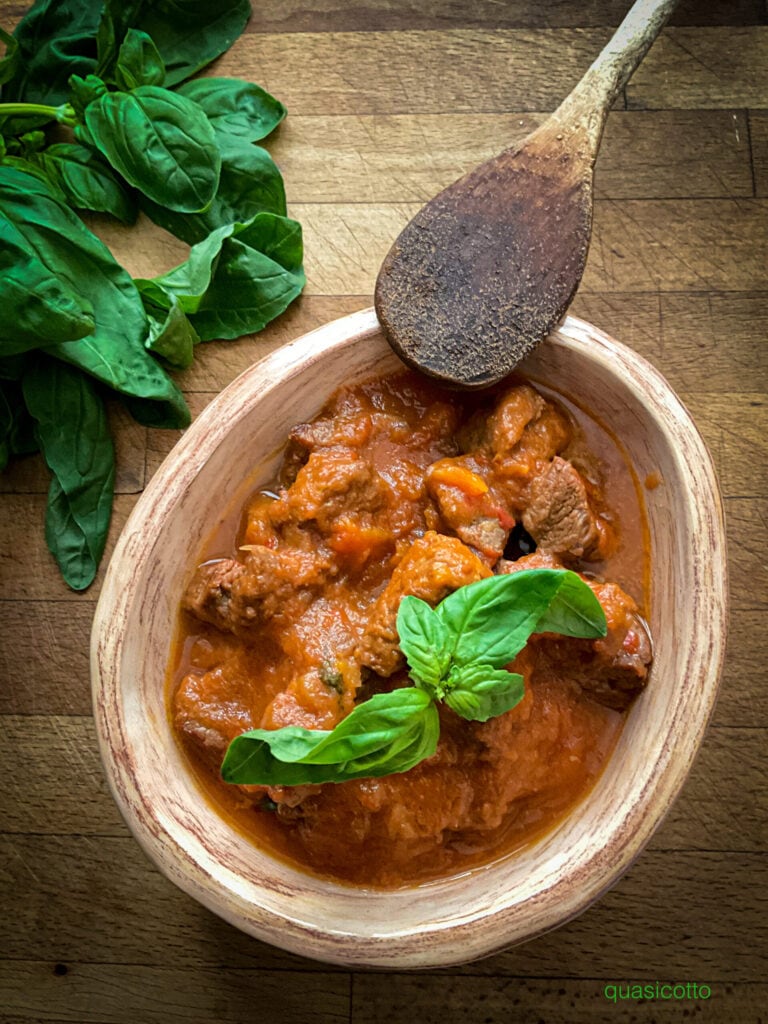Ragoût de bœuf fondant en cocotte-minute électrique