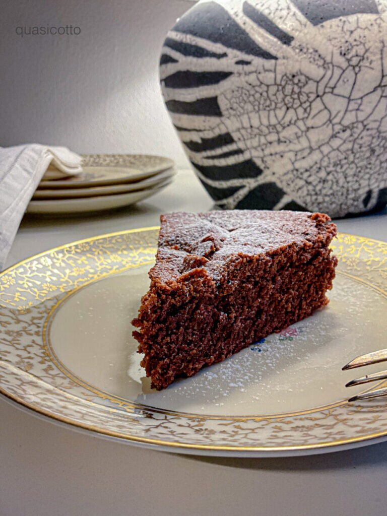 Gâteau au chocolat tendres cuit dans une friteuse à air