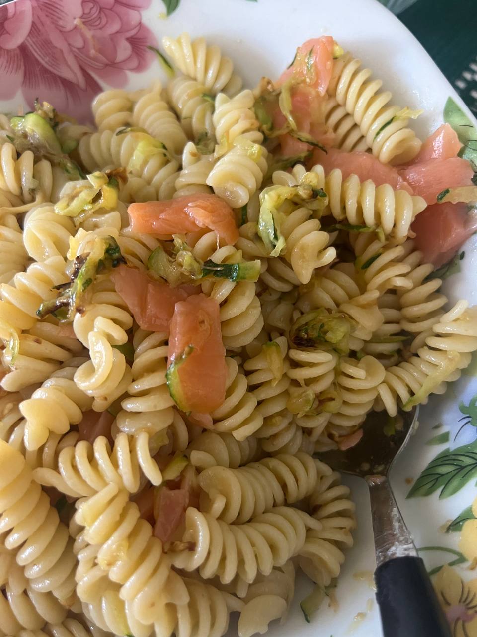Pâtes aux courgettes et saumon fumé