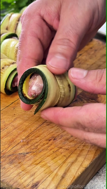 roulés de courgette saucisse et scamorza
