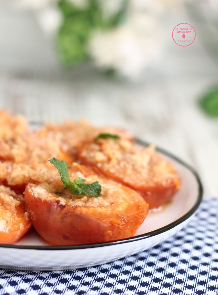 Abricots au four avec amaretti