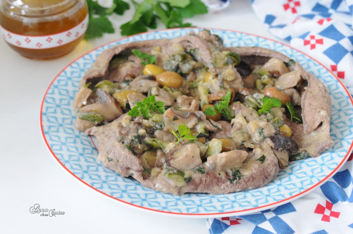 Viande en blanc avec champignons et courgettes