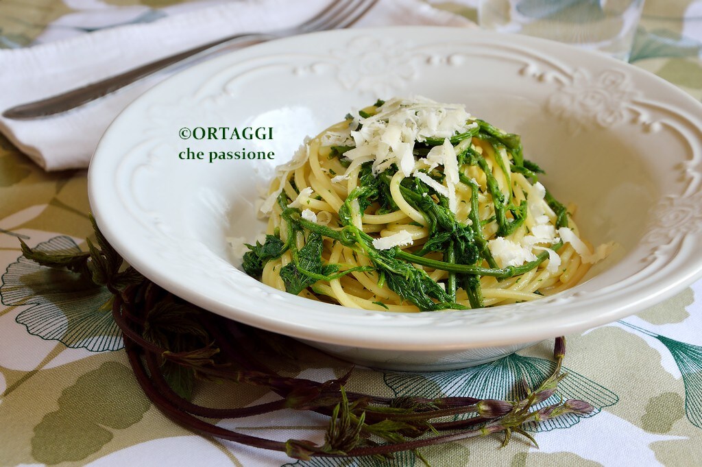 spaghettis avec bruscandoli et fromage