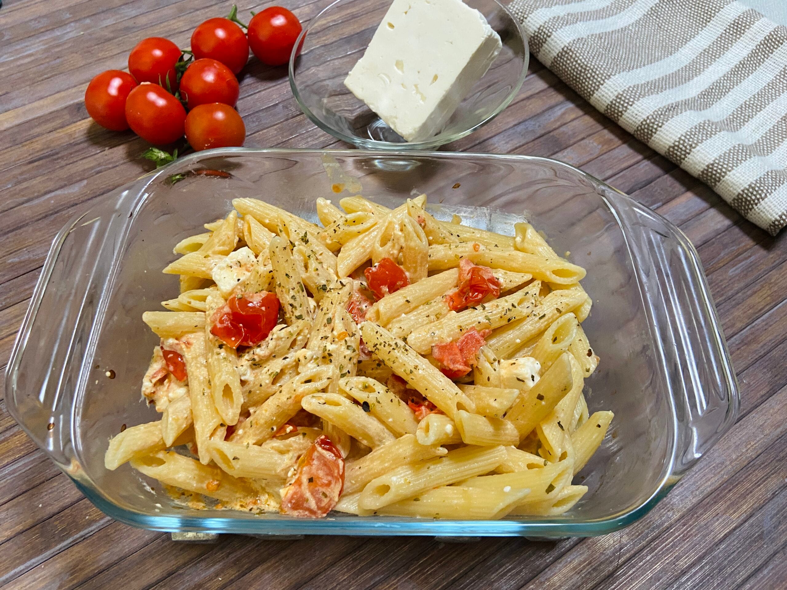 Pâtes avec feta et tomates cerises