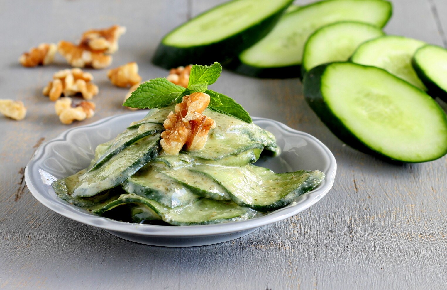 Concombres marinés à la menthe