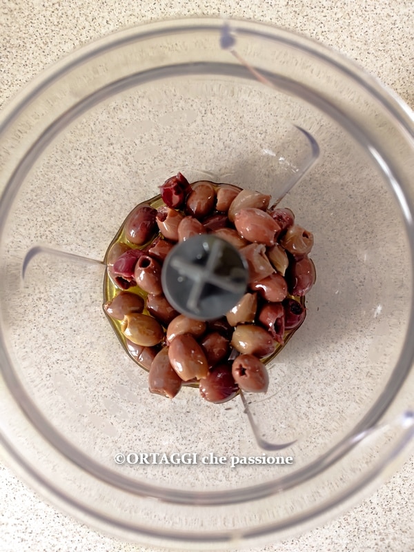hacher les olives taggiasche