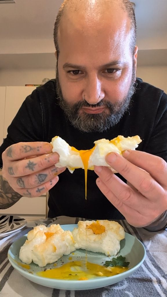 Nuages d'Oeufs Magiques : la Recette Moelleuse et Spectaculaire qui Étonnera Tout le Monde à Table