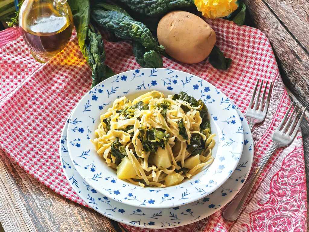 Tagliolini avec chou noir et pommes de terre