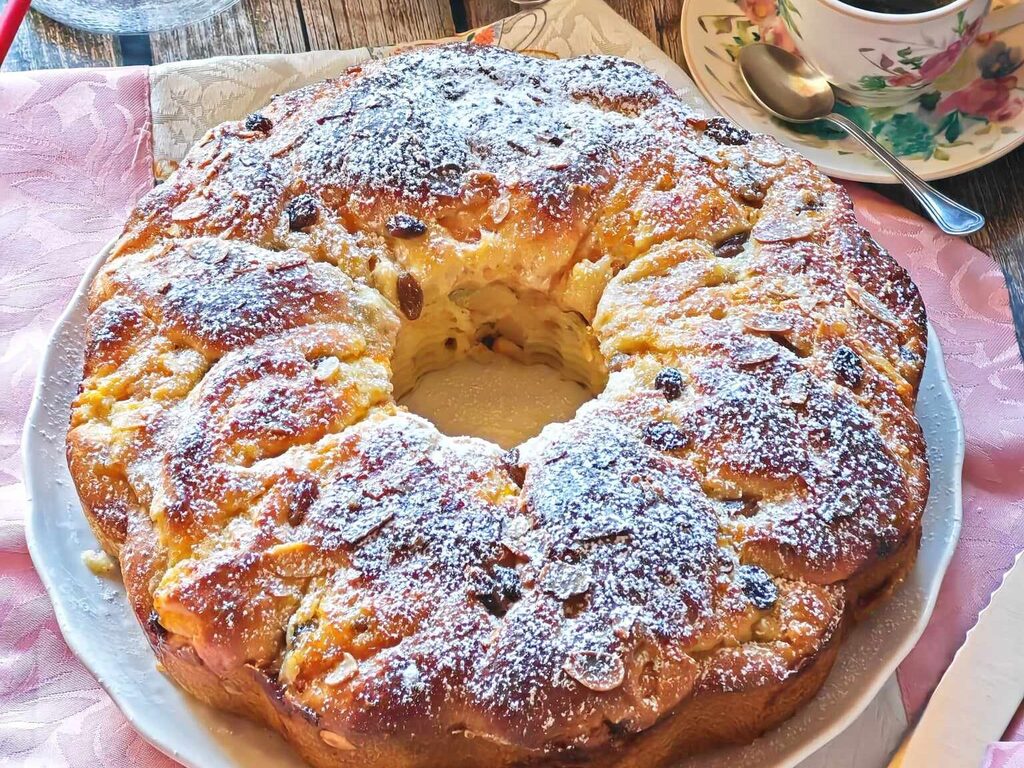 Ghirlanda di pan brioche alle mele