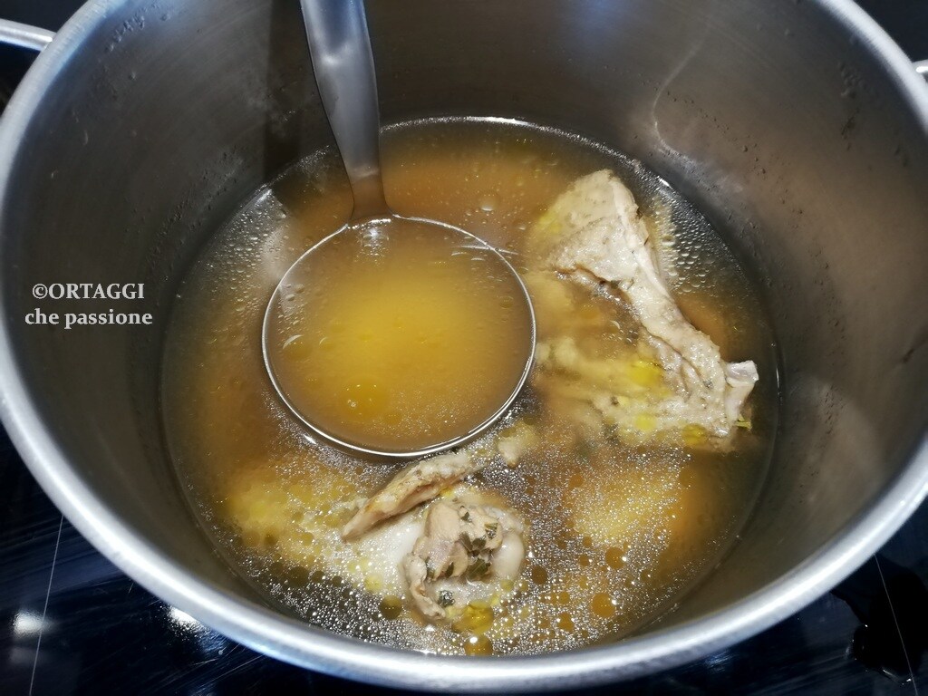 Bouillon de poule en cocotte-minute, les bienfaits de la recette de grand-mère
