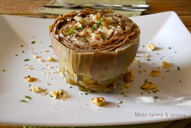 Artichauts farcis à la ricotta et aux noix. Cuisson à la poêle