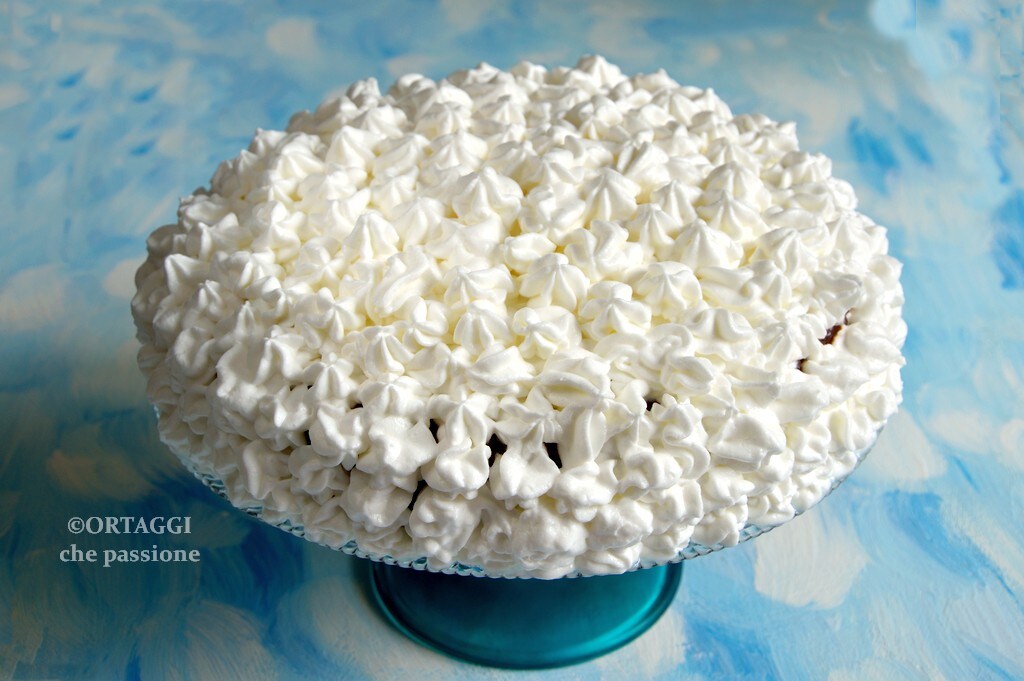 Gâteau génoise au chocolat fourré