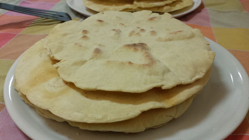 Pizza blanche à la poêle fine et croustillante