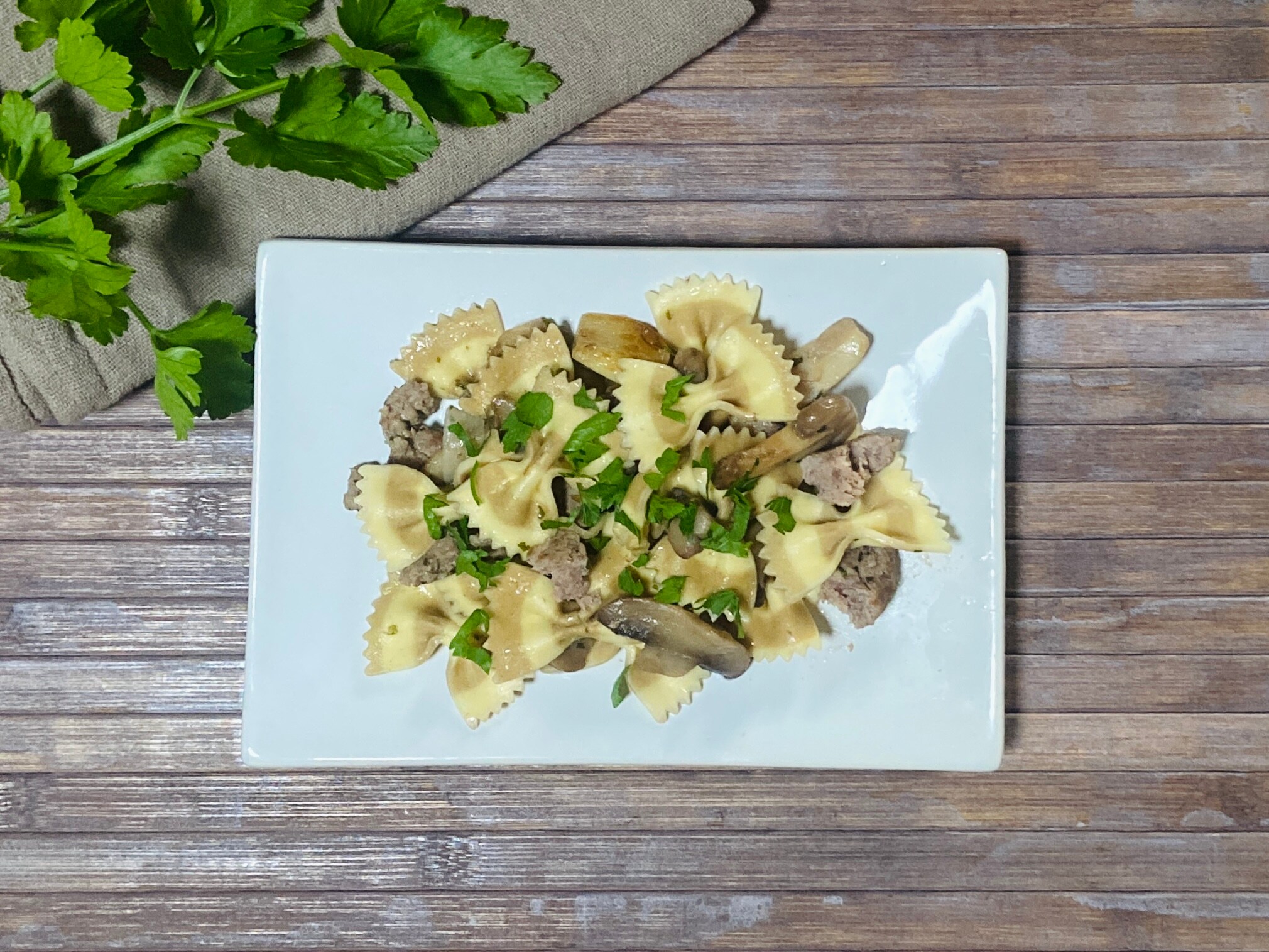 Farfalle aux champignons et saucisse