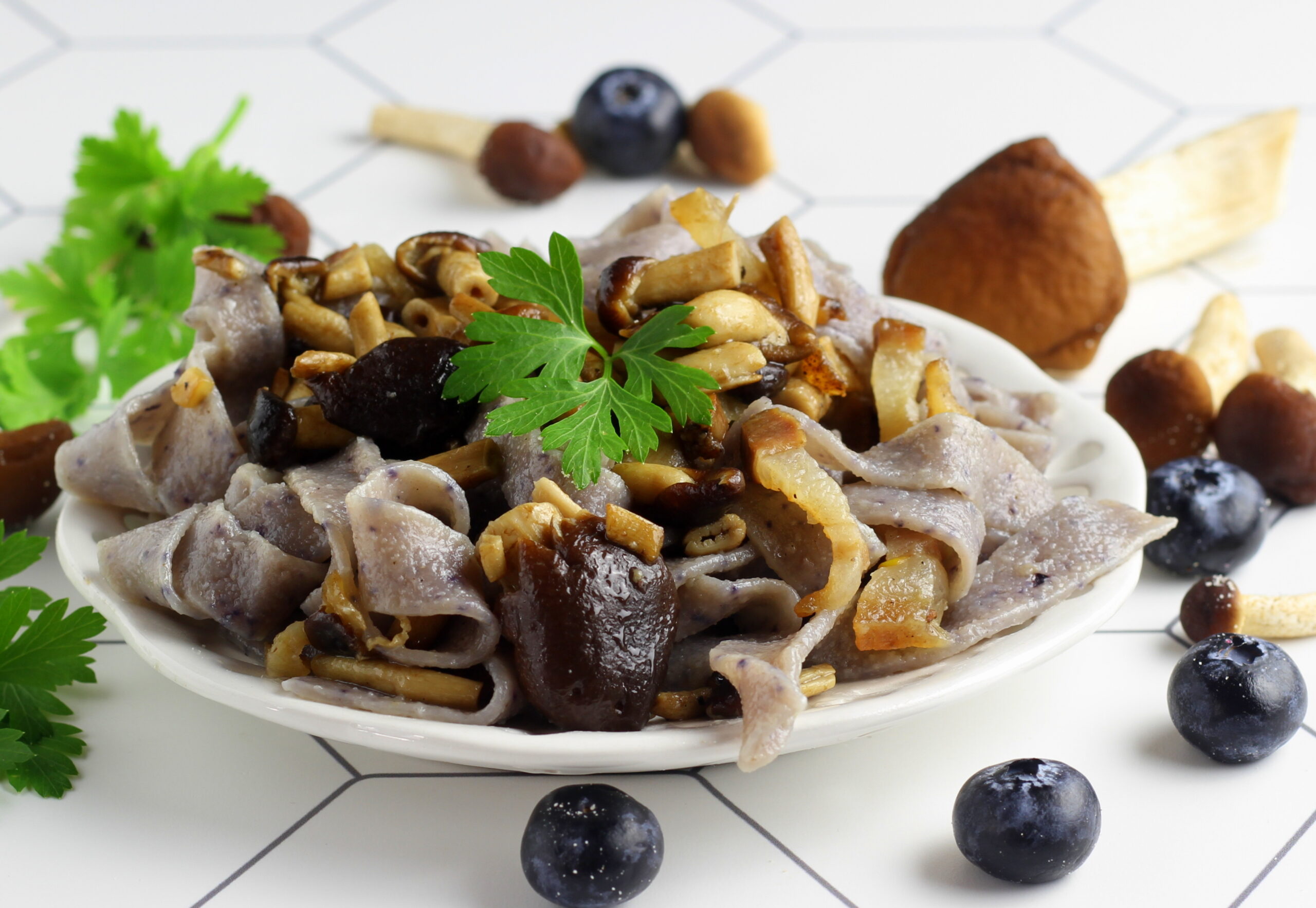 Tagliatelles aux myrtilles avec champignons chiodini