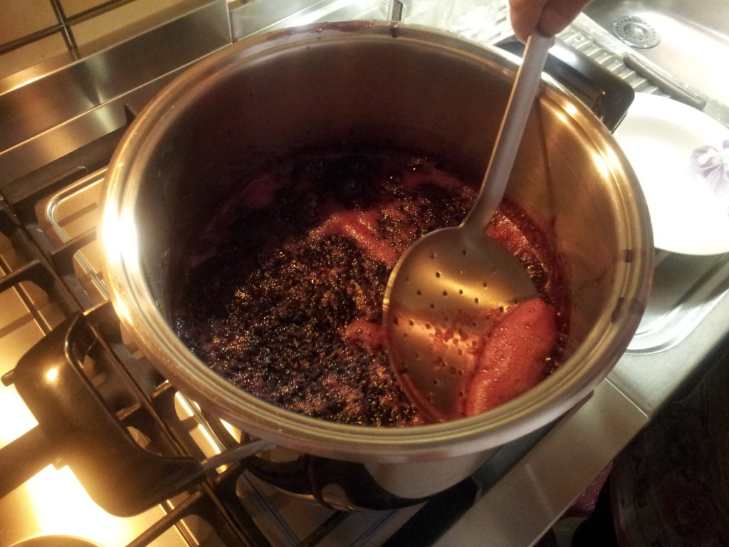 Confiture de mûres en cuisson