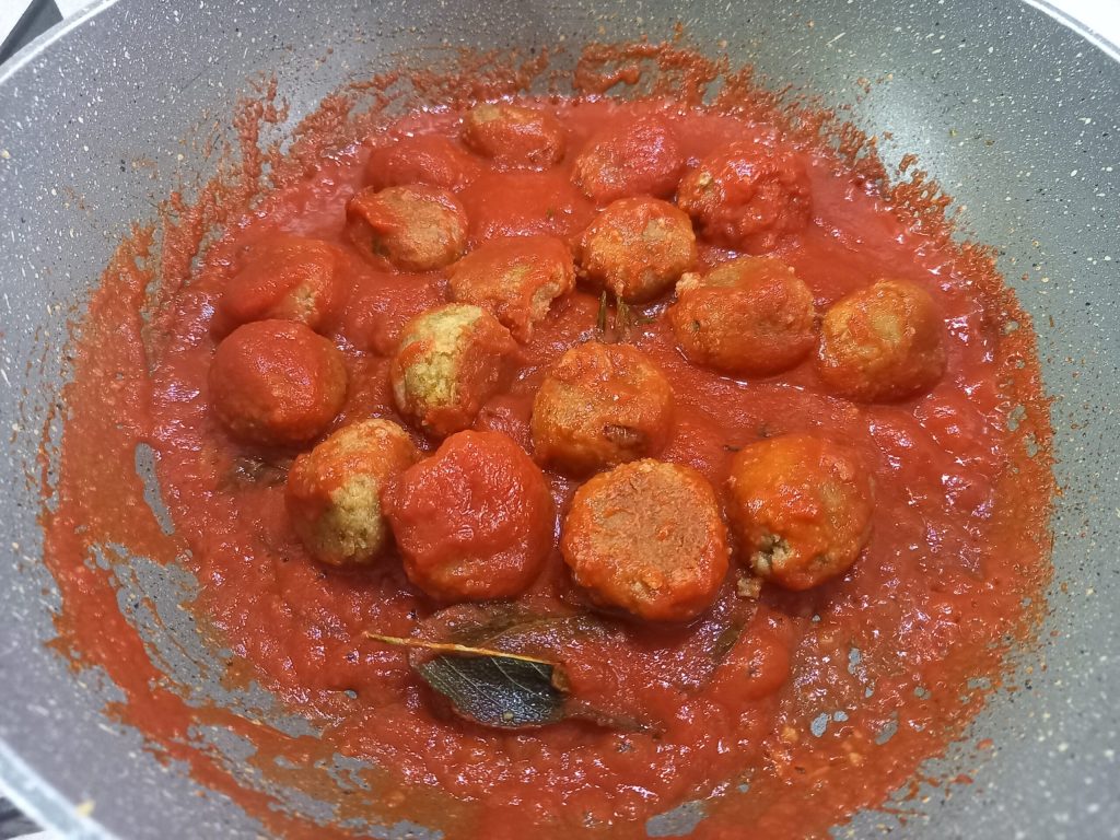 Boulettes de lentilles à la sauce à la sicilienne