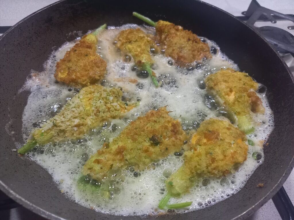 Les fleurs de courgettes avec mousse à la mortadelle