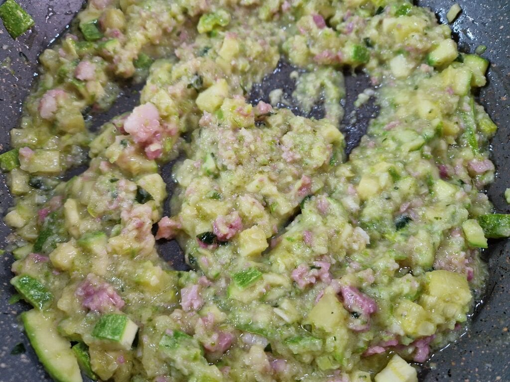 Les pâtes aux courgettes, lardons et stracchino