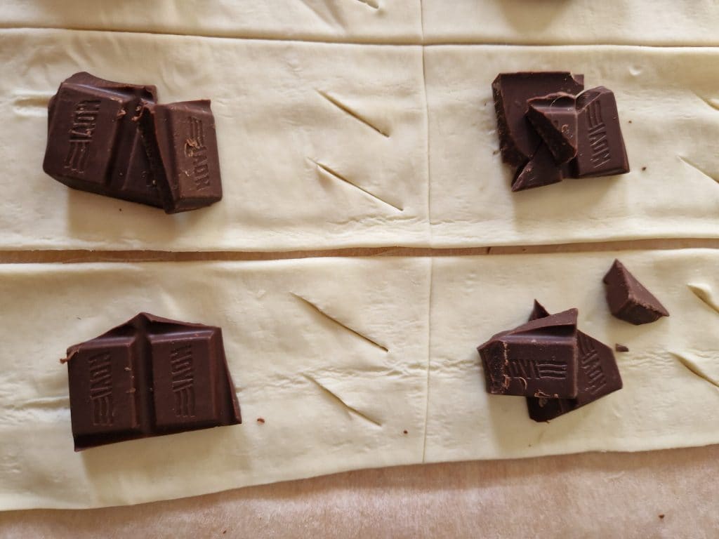 Biscuits rapides de pâte feuilletée au chocolat