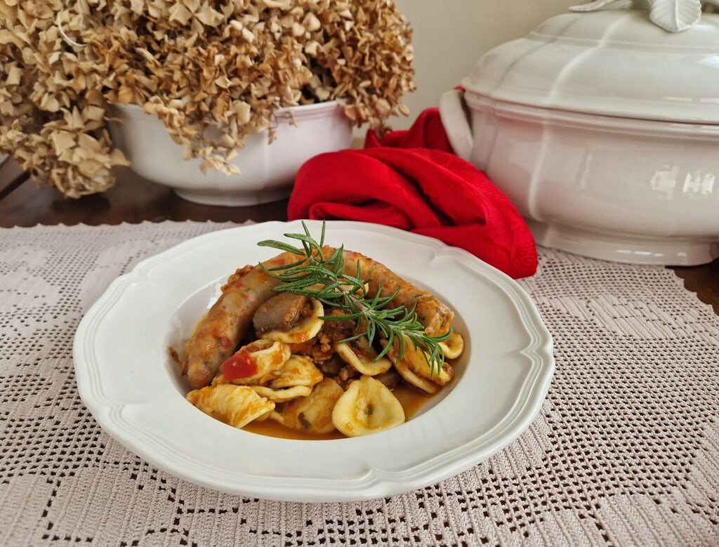 Pasta di carnevale avec saucisse sicilienne