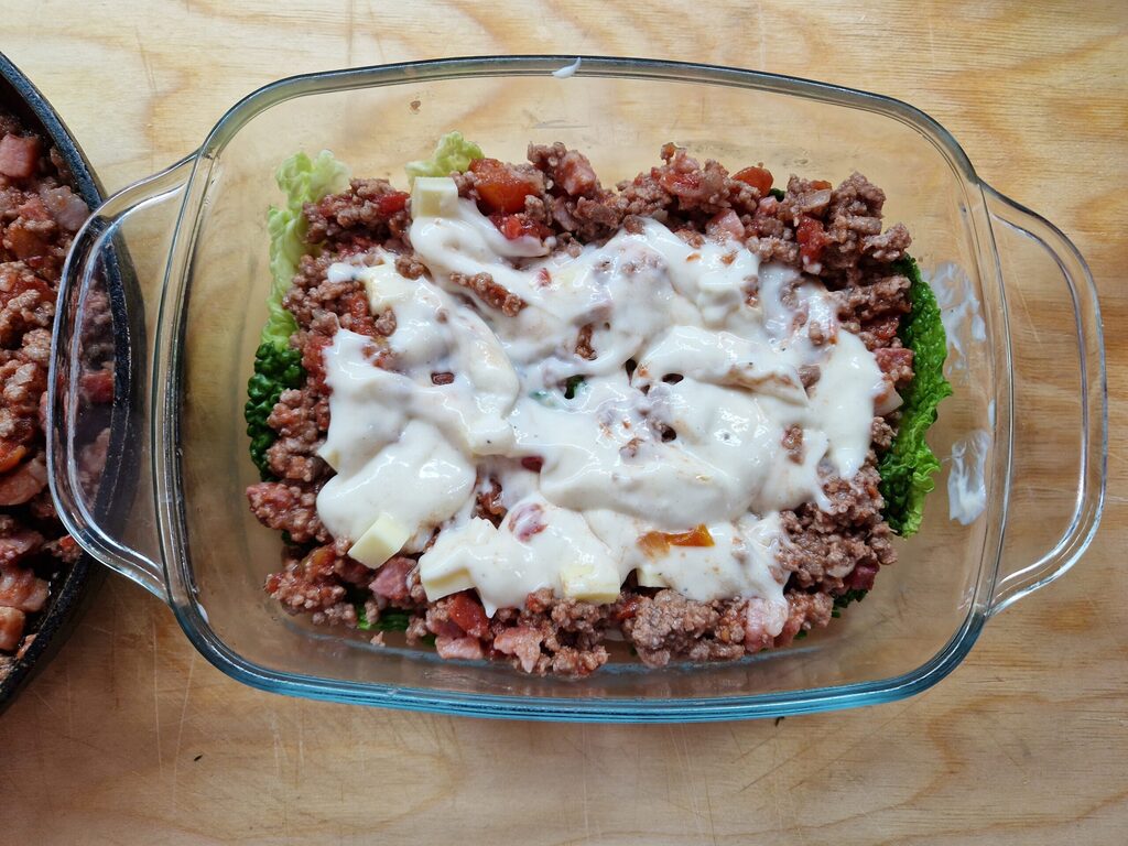 Le gratin de chou vert et viande au four