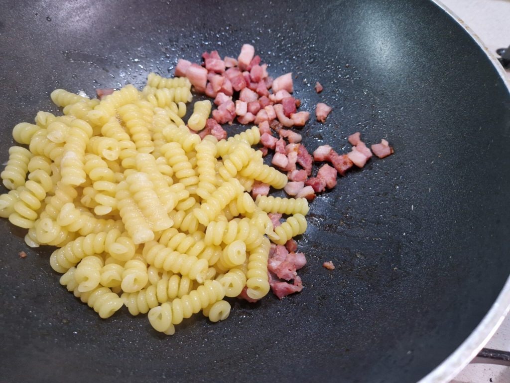 Les pâtes à la crème de chou et pancetta