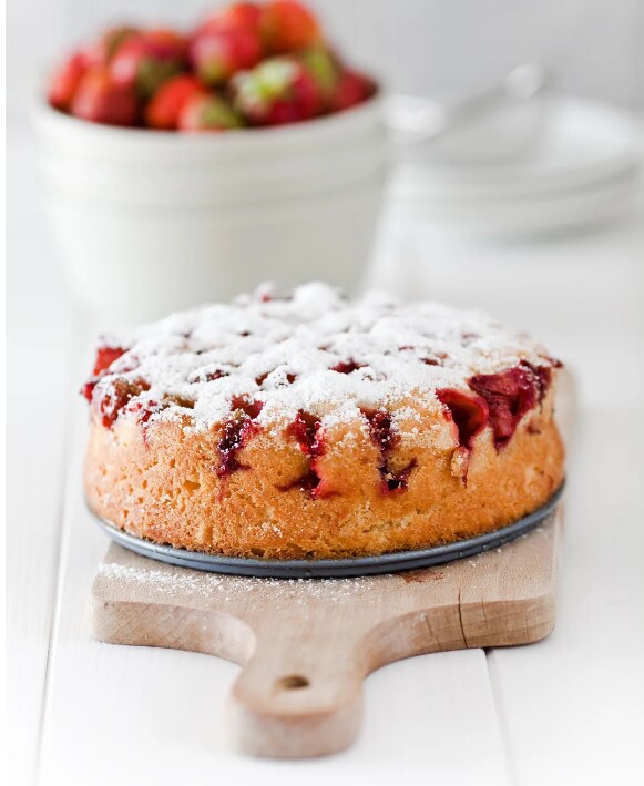GÂTEAU MOELLEUX AUX FRAISES