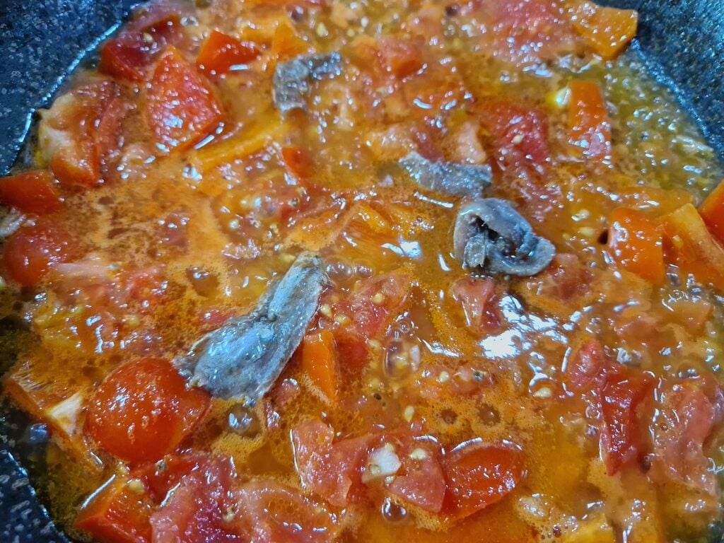 Les strozzapreti aux poivrons à la puttanesca