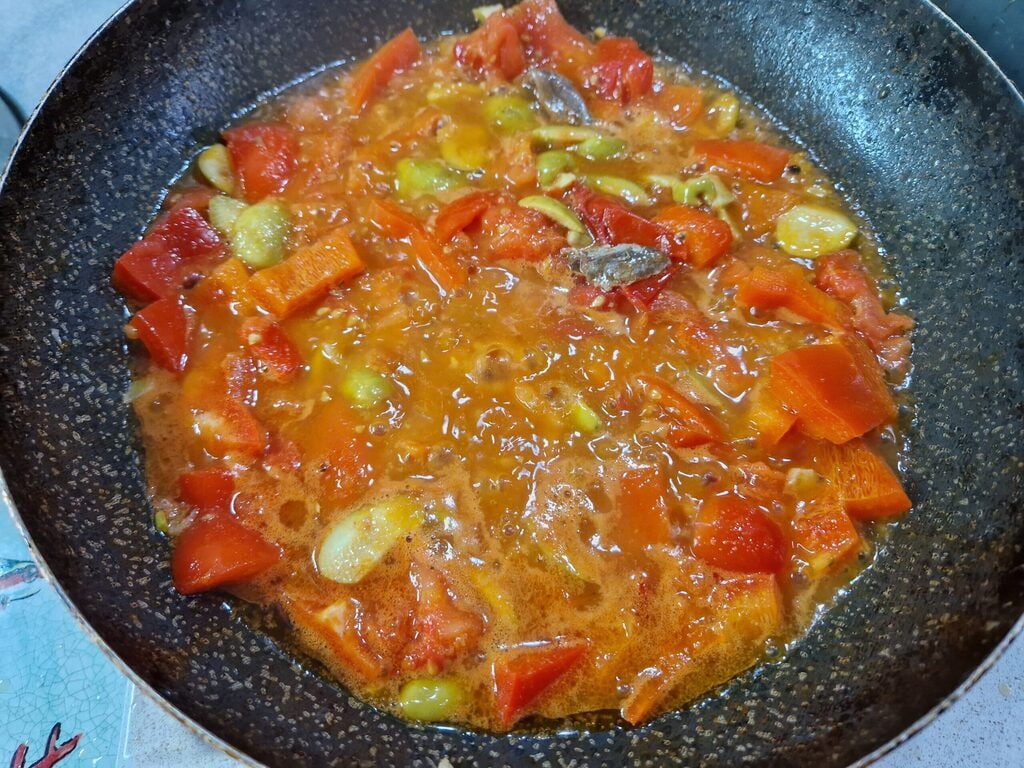 Les strozzapreti aux poivrons à la puttanesca