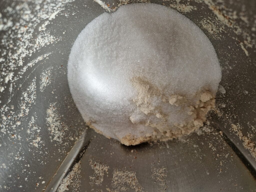 Le gâteau aux abricots avec avoine et amandes