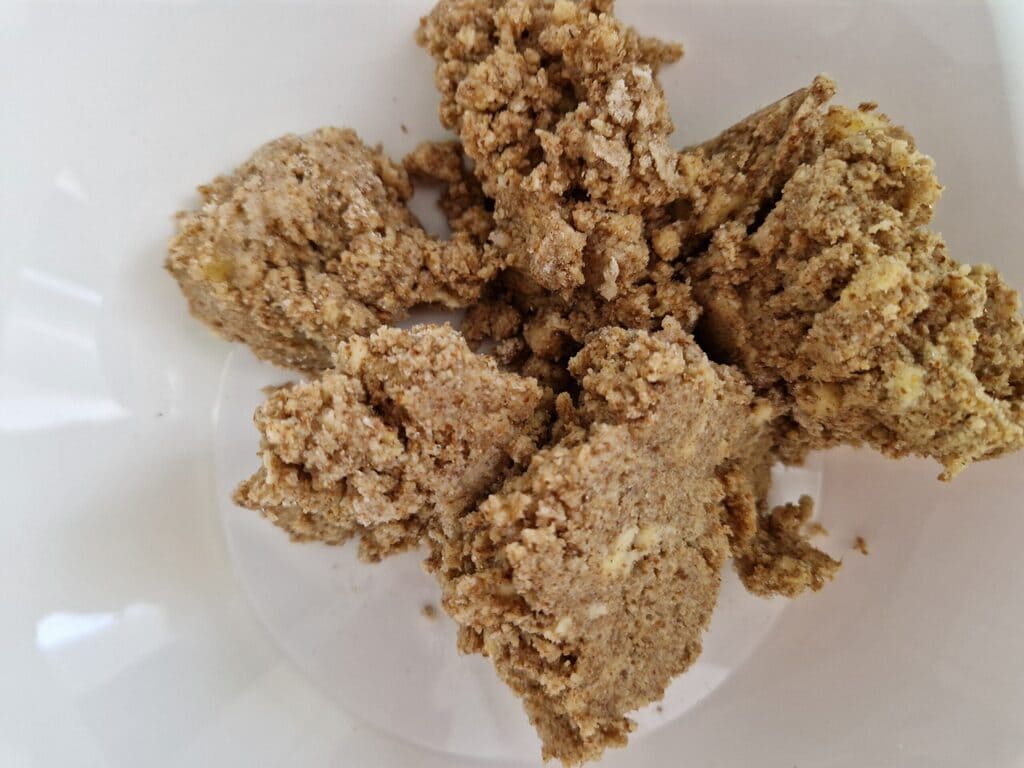 Le gâteau aux abricots avec avoine et amandes