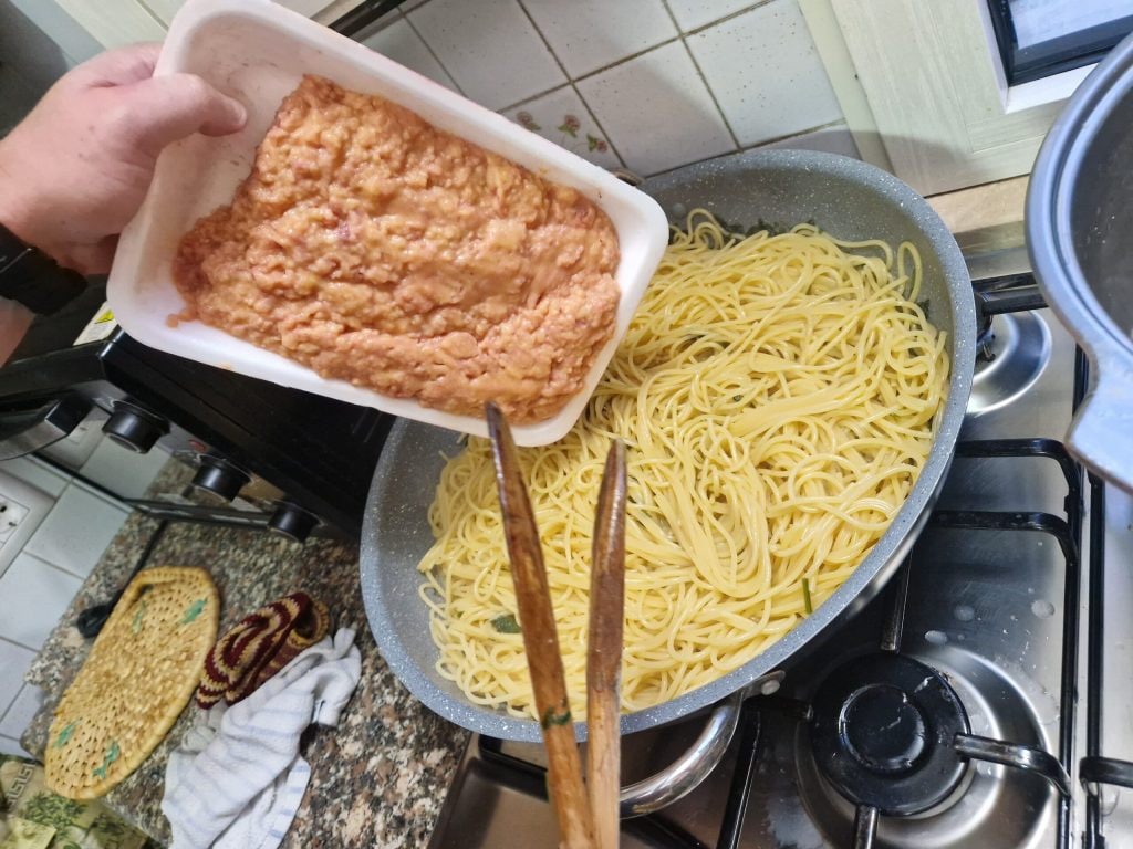 Les spaghettis à la bottarga fraîche d'espadon