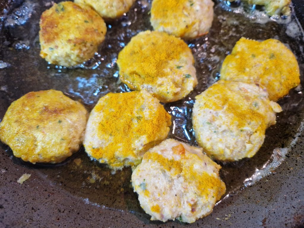 Les boulettes de poisson au curcuma